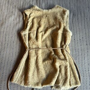 Aeron furry vest
